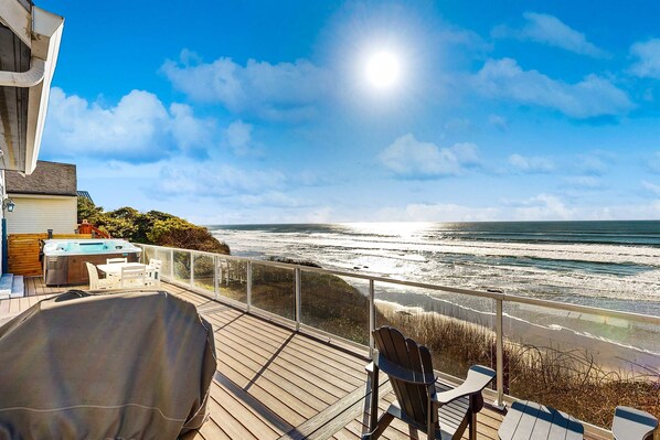 Outdoor spa tub - Oceanfront Home with Private Hot Tub, Deck Grill & Uninterrupted Pacific Views (South Beach)