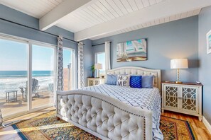 2 bedrooms, iron/ironing board, WiFi, bed sheets - Oceanfront Home with Private Hot Tub, Deck Grill & Uninterrupted Pacific Views (South Beach)
