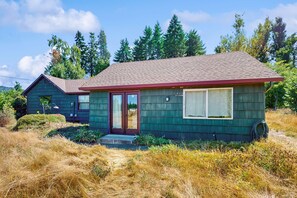 Exterior - Family and dog-friendly cozy home with gas grill, patio, laundry and Wi-Fi (Springfield)