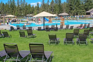 Pool - Comfortable Sunriver Home with Private Hot Tub and WiFi - Free SHARC Access (Sunriver)