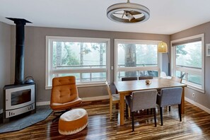 Dining - Welcoming haven with mountain view, fireplaces & walkable locale MCA #824 (Manzanita)