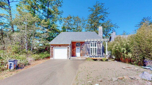 A residential house with a garage, a covered porch, and a well-maintained front yard. - Charming cabin with patio, firepit, fast WiFi, full kitchen, & W&D (Manzanita)
