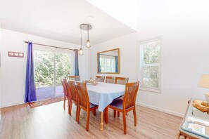 Dining - Charming cabin with patio, firepit, fast WiFi, full kitchen, & W&D (Manzanita)