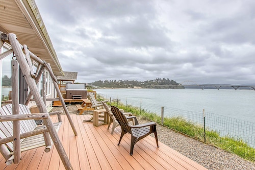 Dog-Friendly Bayfront Home with Private Hot Tub, Water & Bridge Views, Free WiFi