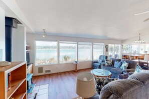 TV, DVD player, offices - Dog-Friendly Bayfront Home with Private Hot Tub, Water & Bridge Views, Free WiFi (Waldport)