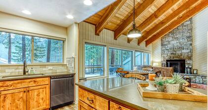 Dog-friendly home next to South Meadow pool with fireplace & washer&dryer