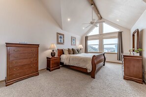 3 bedrooms, desk, iron/ironing board, WiFi