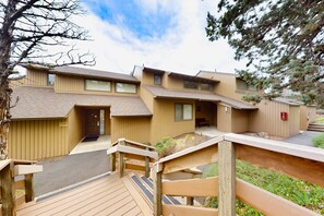 Exterior - Charming waterfront condo with pool, tennis, hot tub, balcony, & W&D (Eagle Crest)