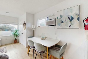 Dining - Cozy Seaside Bungalow, Brand New Hot Tub, Fast WiFi & W/D - Walk to the Beach (Seaside)