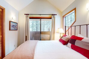 5 habitaciones, tabla de planchar con plancha, internet y ropa de cama 