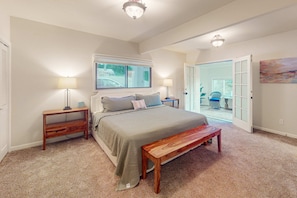 4 bedrooms, iron/ironing board, Internet, bed sheets - Spacious home with river views, hot tub, covered porch, deck, grill, & W&D (Gardiner)