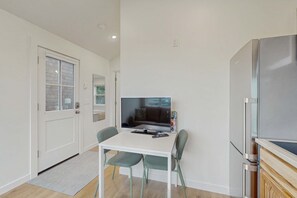 Interior - Dog-friendly, comfy cabin only two blocks from the beach (Cannon Beach)