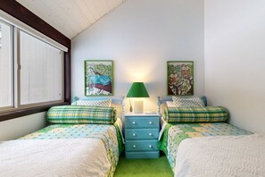 3 habitaciones, tabla de planchar con plancha, wifi y ropa de cama 