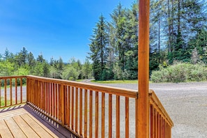 Property grounds - Secluded & comfortable dog-friendly home with deck plus ATV & boat parking (North Bend)