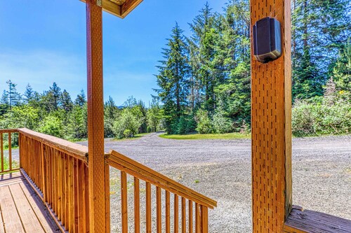 Secluded & comfortable dog-friendly home with deck plus ATV & boat parking