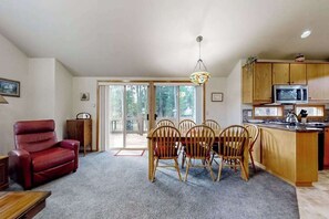 Interior - Quiet home with 8 SHARC passes, private hot tub, deck, Ping-Pong, & fireplace (Sunriver)