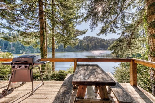Dog-friendly lakefront home w/ convenient location & private deck