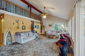 Living area - Dog-friendly lakefront home w/ convenient location & private deck (Florence)