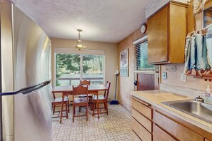 Private kitchen - Dog-friendly lakefront home w/ convenient location & private deck (Florence)