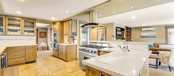 Luxurious home with 3 suites, 3 fireplaces, game room & hot tub - walk to beach