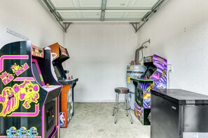 Games room - Newer home 1 block from the beach & Prom with fireplace & deck - 2 dogs OK (Seaside)
