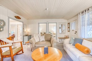 TV, offices - Dog-friendly house near the beach and promenade with electric fireplace (Seaside)