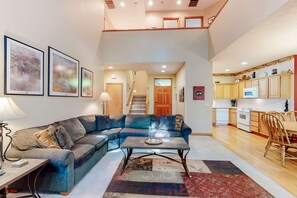 Living area - Golf-course-front home with hot tub & pool - easy ski & golf access (Welches)