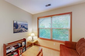 Living area - Golf-course-front home with hot tub & pool - easy ski & golf access (Welches)