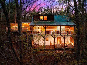 Exterior - Beautiful Cabin, Perfect Location. Book Now! Minutes From Town! (Sevierville)