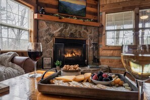 Dining - Beautiful Cabin, Perfect Location. Book Now! Minutes From Town! (Sevierville)