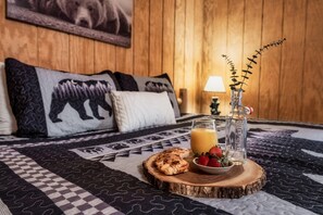 2 bedrooms, iron/ironing board, free WiFi, bed sheets - Beautiful Cabin, Perfect Location. Book Now! Minutes From Town! (Sevierville)