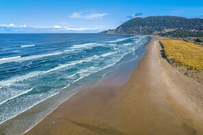 Beach nearby - Elegant Home on Quiet Dead-End Street w/ Ocean Views - Dogs OK (MCA #155) (Manzanita)