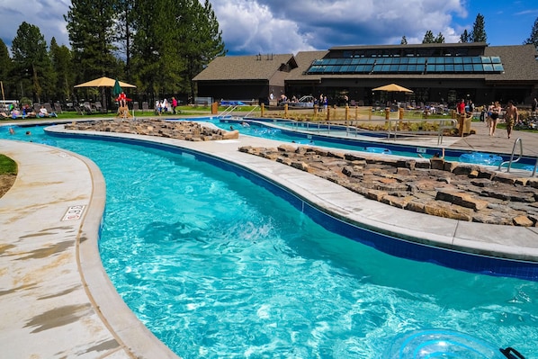 Pool - Cozy Dog-Friendly Home with Private Hot Tub, Four SHARC Passes, Close to Village (Sunriver)