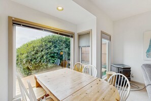 Dining - Two adjacent near beach condos with gorgeous ocean views - dogs are OK (Bandon)