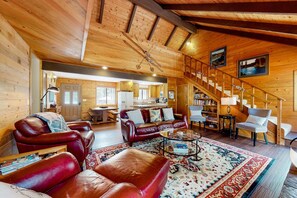 TV, fireplace, DVD player, offices - Loft home with private hot tub, deck, grill, fireplace, & 10 SHARC passes (Sunriver)