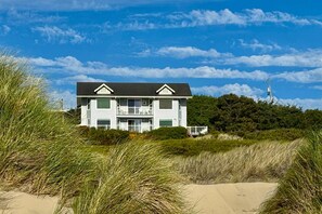 Exterior - Charming Oceanfront Home with WiFi - Secluded, Yet Close to Town (Florence)
