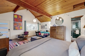 WiFi, bed sheets - Charming & convenient cottage - one block from the beach & prom with front porch (Seaside)