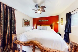 2 Schlafzimmer, Schreibtisch, Bügeleisen/Bügelbrett, WLAN