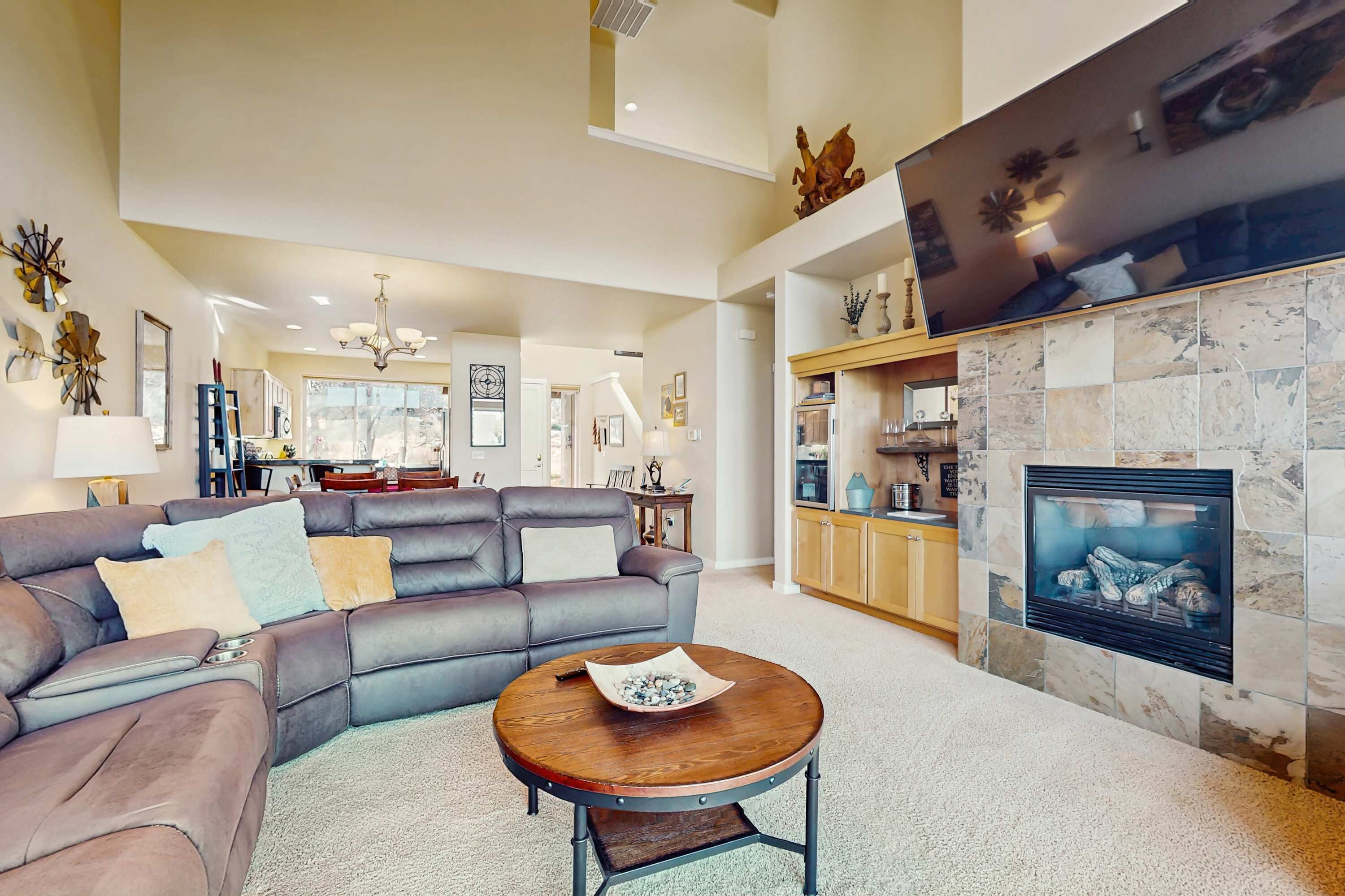 TV, fireplace