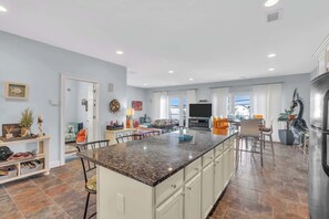 Dining - Trendy & fun 6 BR-100 steps to Beach-few more Bay (Seaside Heights)
