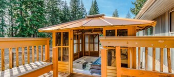 Spacious Two-Story Home withPrivate Hot Tub, Free WiFi, & Game Room - Dogs OK