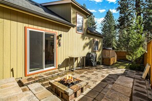 Terrace/patio - Beautiful home with patio - in the perfect location near Downtown Bend & more (Bend)