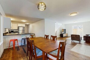 Dining - Beautiful home with patio - in the perfect location near Downtown Bend & more (Bend)