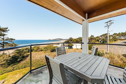 Oceanfront top floor condo with stunning views gas fireplace and grill