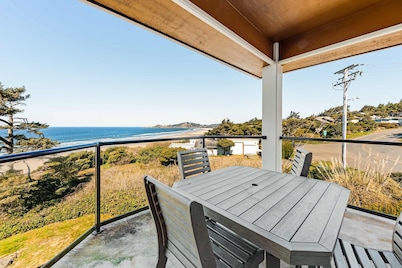 Oceanfront top floor condo with stunning views gas fireplace and grill
