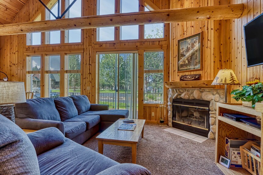 Bright Cabin With Shared Pool, Hot Tub & Resort Amenities - Oregon
