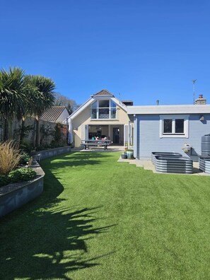 Terrace/patio - Spacious Countryside Home with Games Room & Large Garden Near Swanage (Langton Matravers)