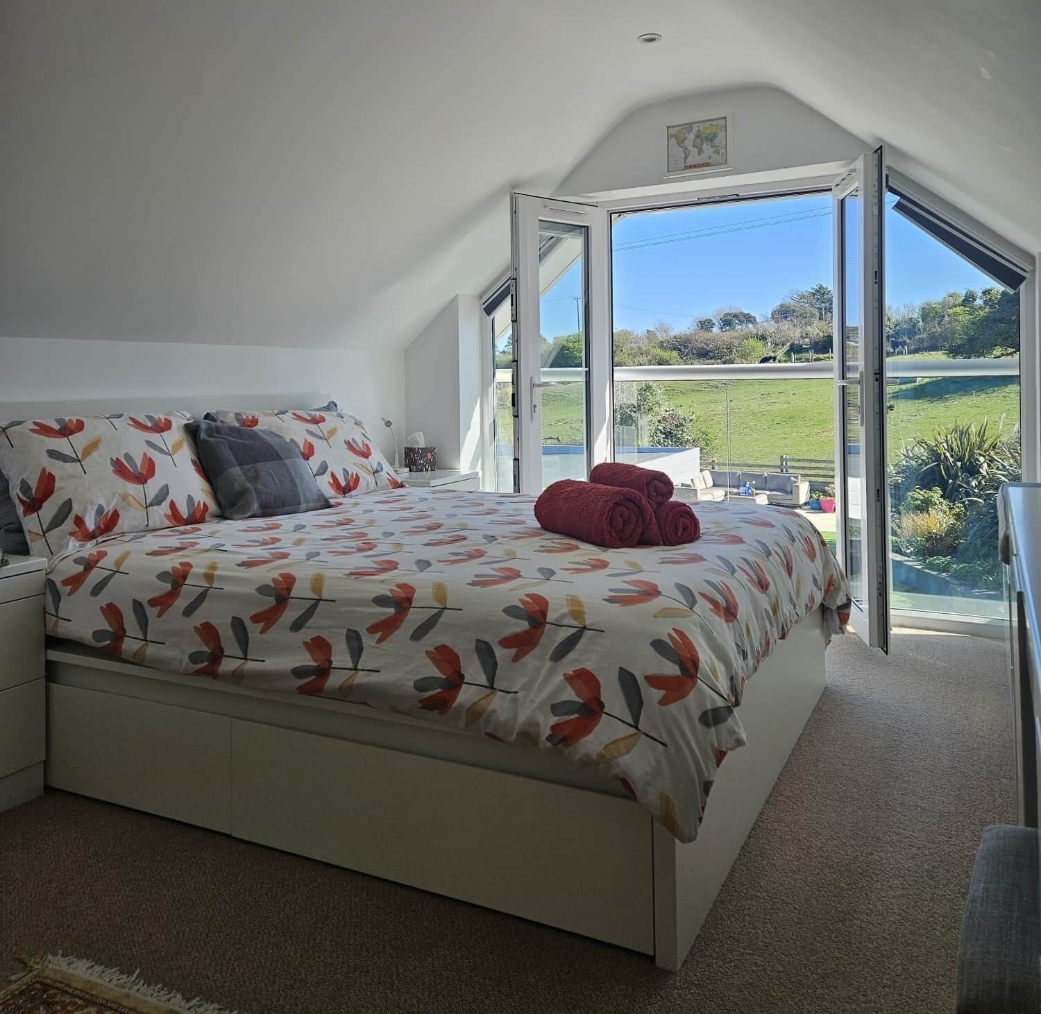 3 bedrooms, iron/ironing board, free WiFi, bed sheets