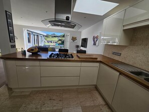 Fridge, microwave, oven, stovetop - Spacious Countryside Home with Games Room & Large Garden Near Swanage (Langton Matravers)