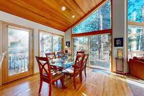 Interior - Elegant home with pool, private hot tub, game room, deck & SHARC passes (Sunriver)